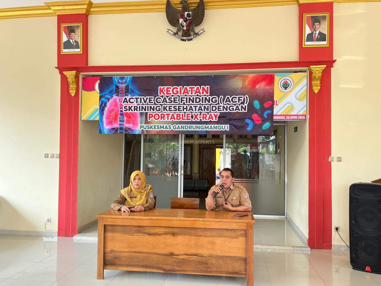 Skrining Kesehatan Dengan Rontgen di Desa Gandrungmanis